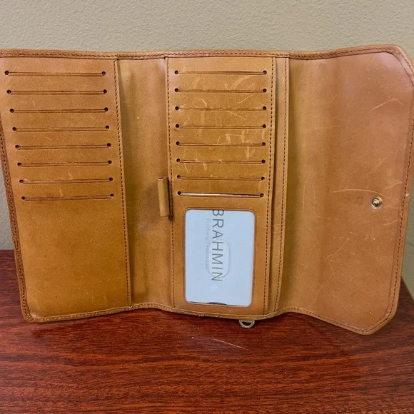 Elegant White Floral Handbag by Brahmin with matching wallet . - Picture 9 of 9